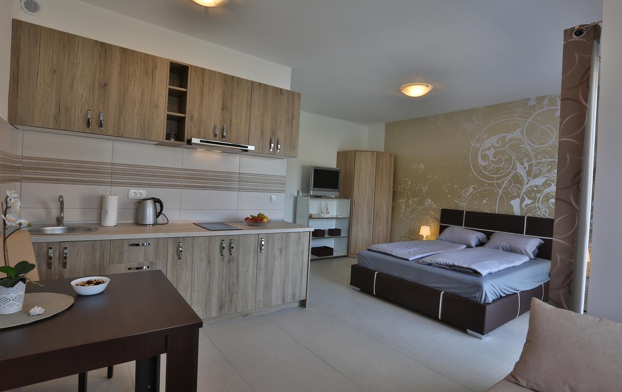 Kristina Apartments Tivat Exterior foto